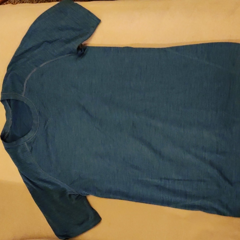 Lululemon Men's XS Blue shirt